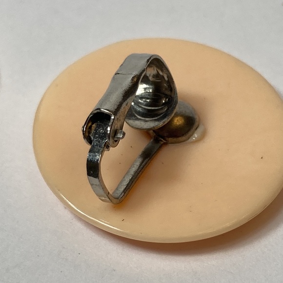 Lightweight Round Peach Clip on Earrings - Picture 4 of 6